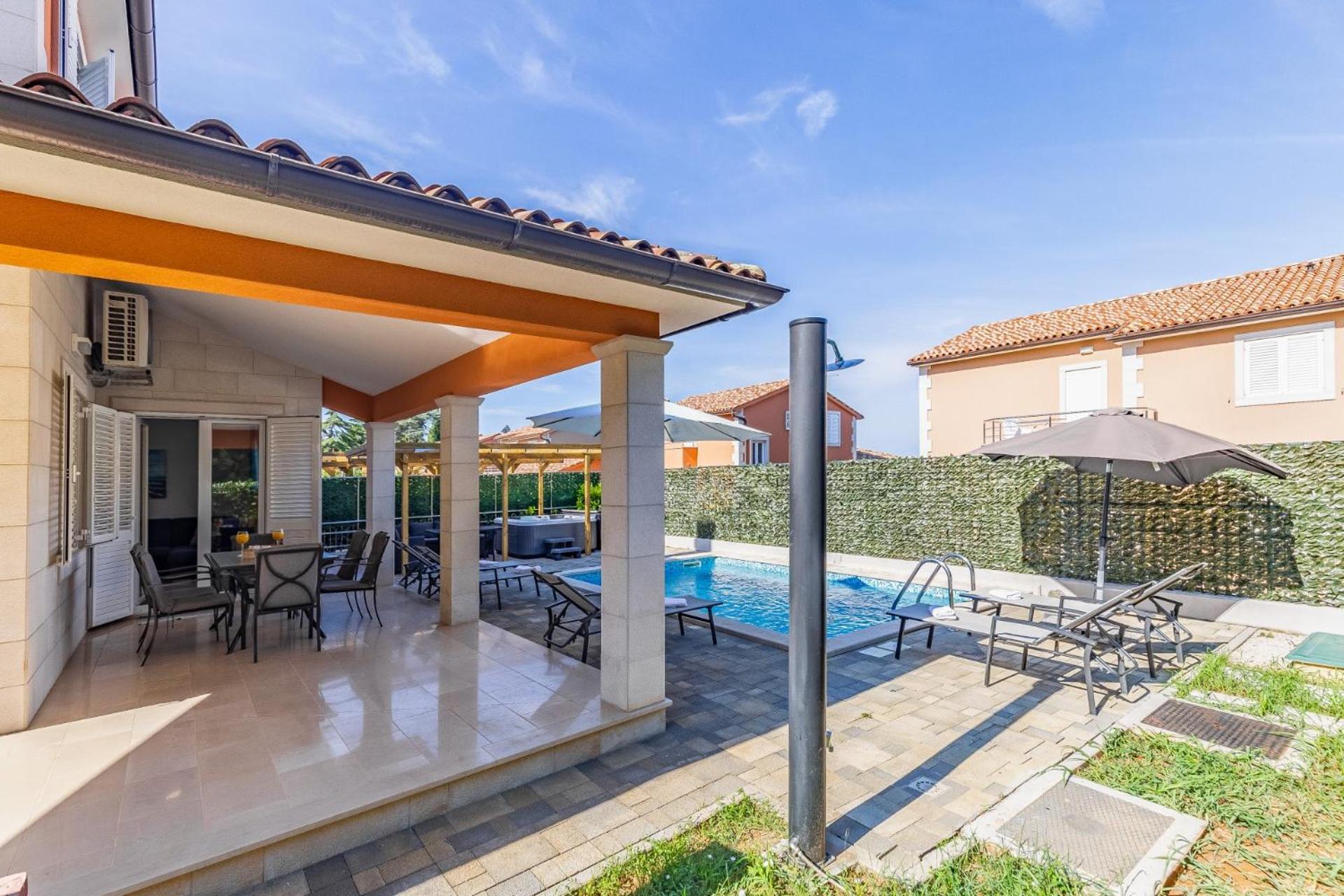 Villas Lotus With Pool And Jacuzzi Пула Екстер'єр фото