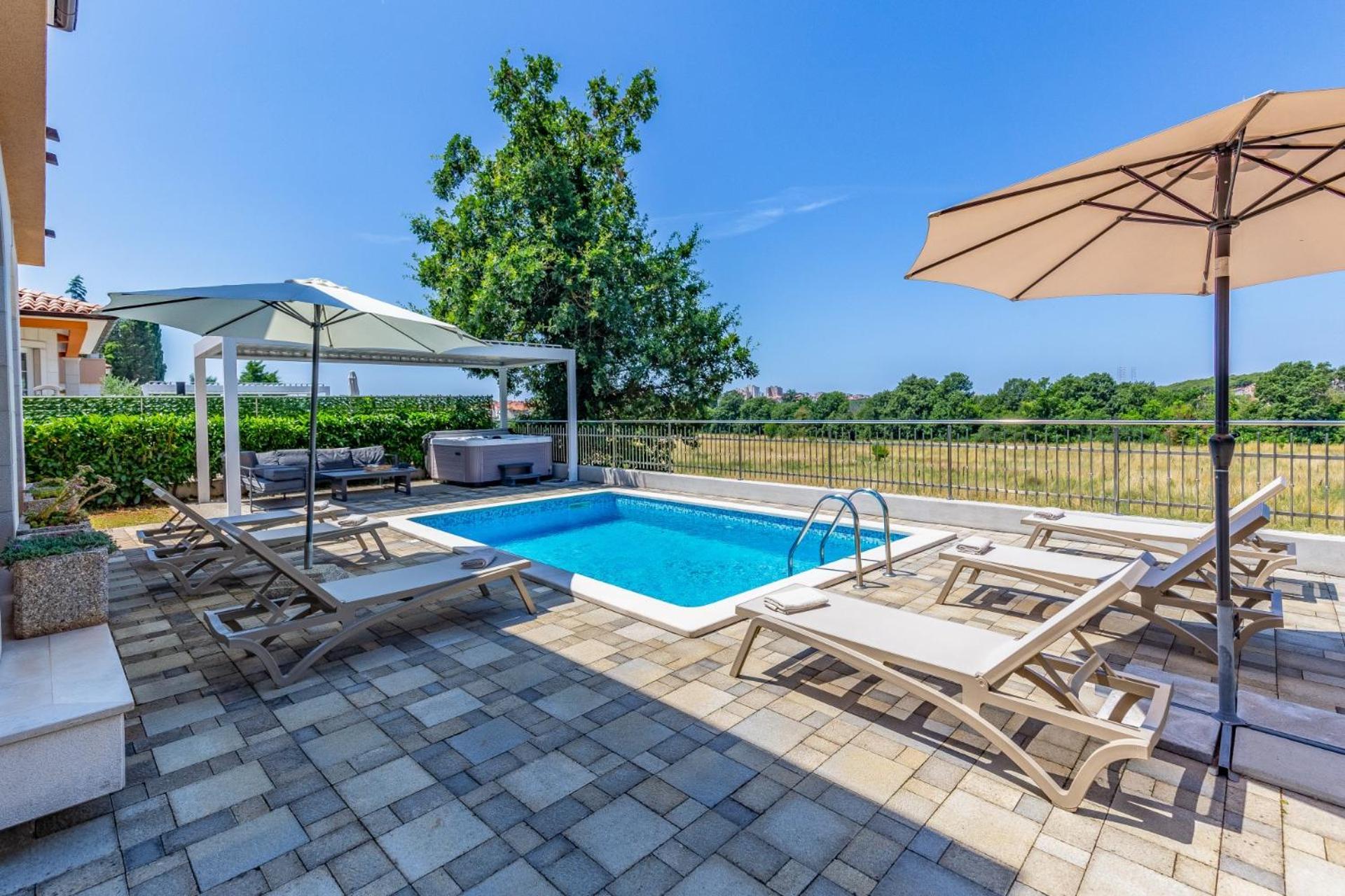 Villas Lotus With Pool And Jacuzzi Пула Екстер'єр фото