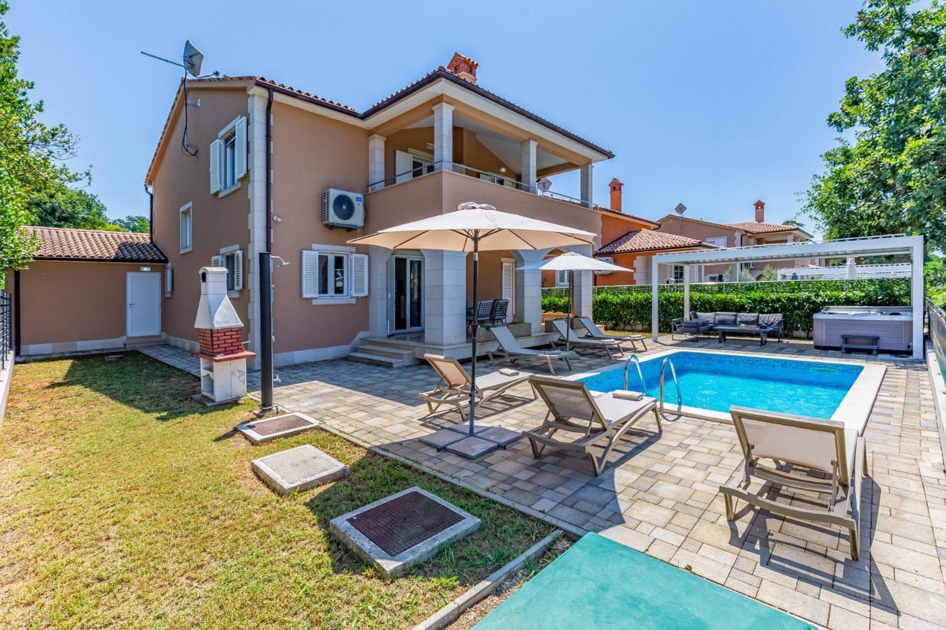 Villas Lotus With Pool And Jacuzzi Пула Екстер'єр фото